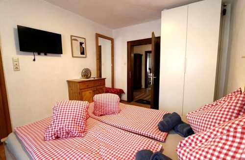 Zederhaus Bed & Breakfast | Family room (1 double, 2 extra beds)