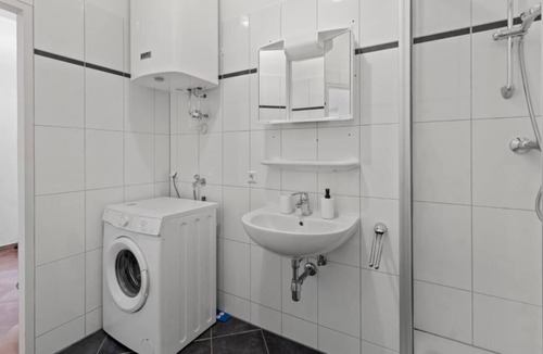 Krieglach Apartment | FarawayHomes Studio Krieglach 14