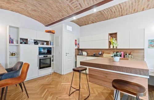 Rudolfsheim-Funfhaus Apartment | FarawayHomes Studio Vienna #B2