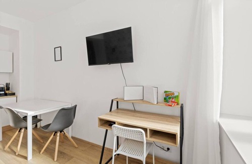 Rudolfsheim-Funfhaus Apartment | FarawayHomes Studio Vienna #5