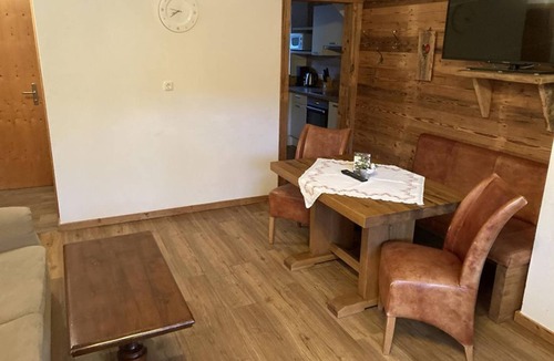 Rossleithen House | Ferienwohnung, Bad, WC, Küche, Balkon - Ferienhotel Gut Enghagen