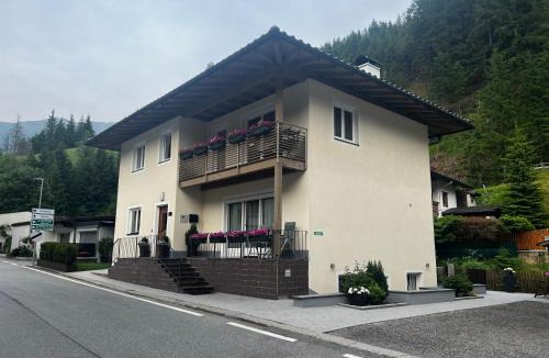 Ausservillgraten Apartment | Ferienwohnung Dolomitenheim