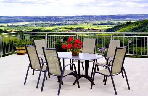 Loipersdorf bei Fuerstenfeld Apartment | Ferienwohnung mit Terrasse - Gästehaus Bergbrunnen