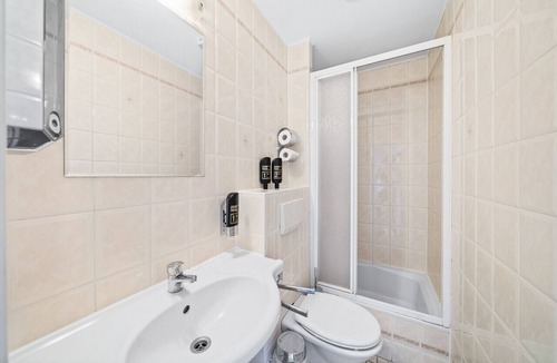 Schottenfeld Apartment | Flora Collection 6 in Vienna
