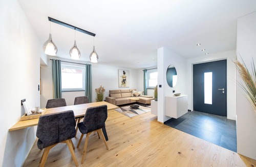 Mondsee Apartment | Flower magic on Lake Mondsee