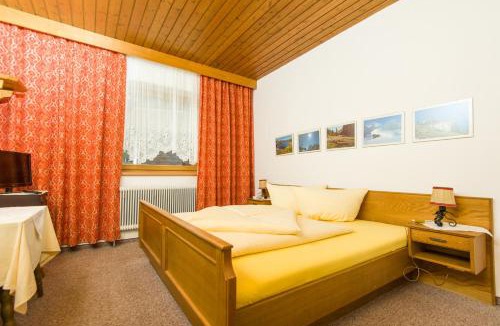 Scharnitz Apartment | Gästehaus Helga