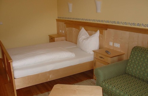 Breitenau am Hochlantsch House | Gasthof Hofbauer - double room, shower, WC, balcony