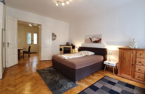 Schottenfeld Apartment | Gorgeous Viennese Apartment 10 min to City Center