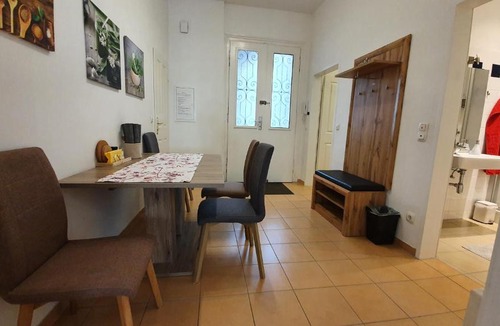 Schottenfeld Apartment | Gorgeous Viennese Apartment 10 min to City Center