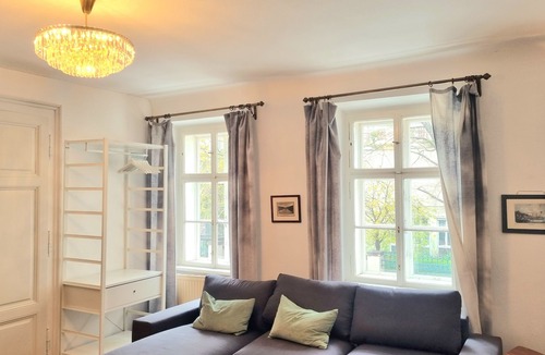 Schottenfeld Apartment | Grand Viennese City Apartment with Piano