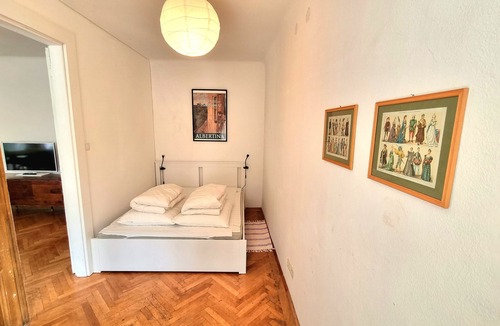 Schottenfeld Apartment | Grand Viennese City Apartment with Piano