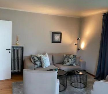 Riedenburg Apartment | Großzügiges, charmantes Appartement in Salzburg by Fiorentino