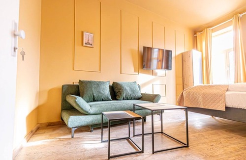 Rudolfsheim-Funfhaus Apartment | Group-Friendly 4BR | Close to Westbahnhof