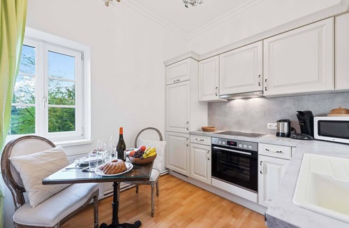 Sankt Sebastian Apartment | Gutshof Weißenbach | Kitchen | Garden | BBQ