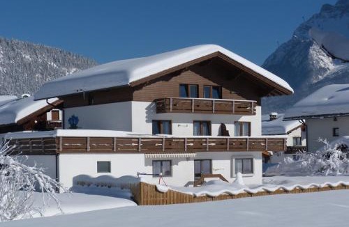 Lermoos Apartment | Haus Enzian