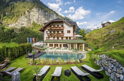 Huettschlag House | HEIMATLICHT "ALTHOLZ-LOFT" 2 BALCONIES; MOUNTAIN VIEW B&B - Naturhotel Hüttenwirt