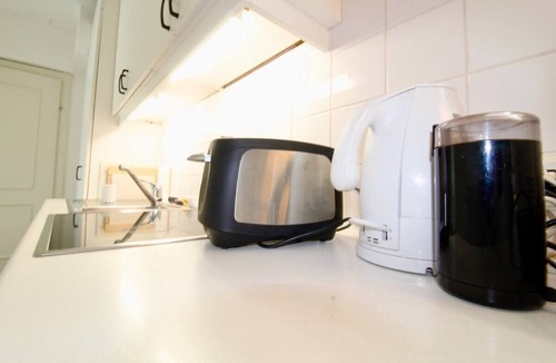 Landstrasse Apartment | Helle Altbauwohnung zentral 2 BR