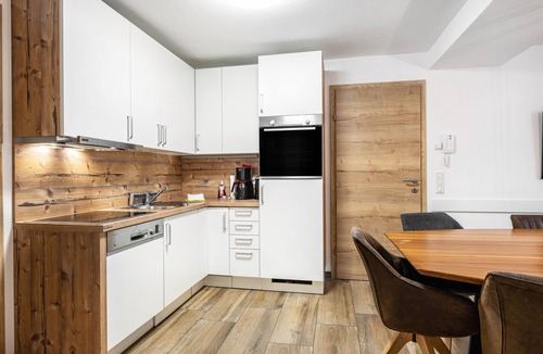 Saalbach Apartment | Holiday Apartment "Good Life Top 3" with Mountain View, Private Terrace & Wi-Fi