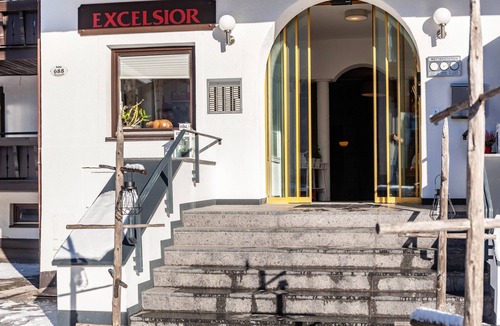 Seefeld in Tirol Apartment | Holiday Apartment "Haus Excelsior Top 5" with Mountain View, Balcony and Wi-Fi