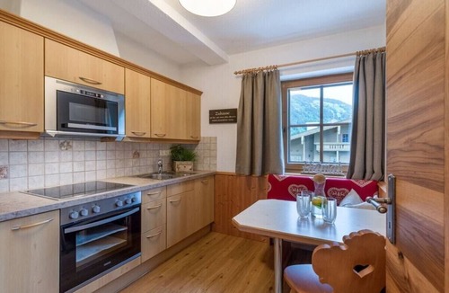 Zellberg House | Holiday apartment Alpenrose in Huaterhof