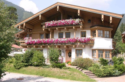 Oberkrimml Apartment | Holiday apartment with a spa in a quiet location