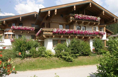 Oberkrimml Apartment | Holiday apartment with a spa in a quiet location