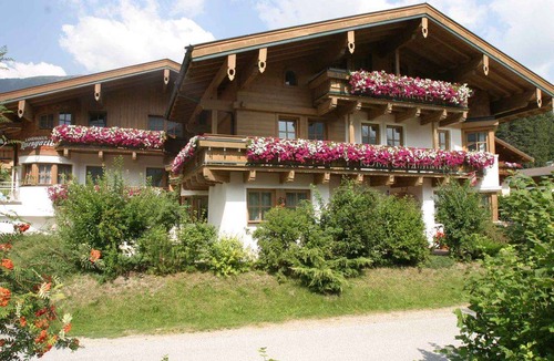 Oberkrimml Apartment | Holiday apartment with balcony in quiet surroundings