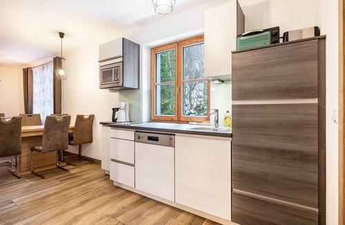 Saalbach Apartment | Holiday Apartment "Goodlife Top 1" with Mountain View & Wi-Fi