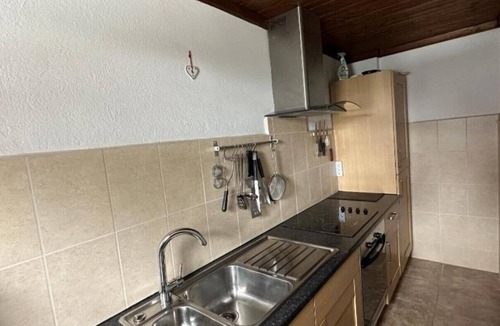 Albeck Apartment | Holiday Apartment "Haus Weitblick 2" near Slopes with Private Terrace & Wi-Fi