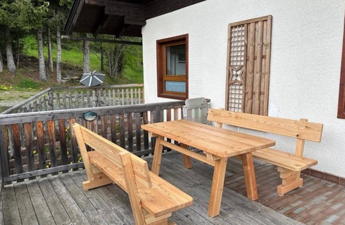 Albeck Apartment | Holiday Apartment "Haus Weitblick 1" near Slopes with Private Terrace & Wi-Fi