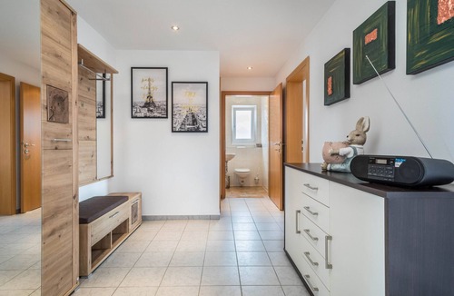 Hard Apartment | Holiday Apartment 'Haus Birkengraben' with Balcony & Wi-Fi