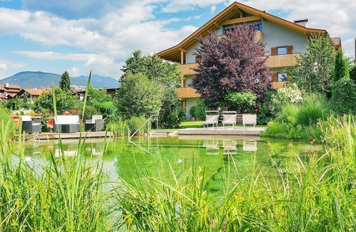 Naz Apartment | Holiday Apartment 'Linder 23' with Mountain View, Communal Pool and Wi-Fi