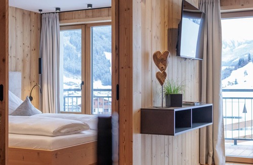 Grossarl Apartment | Holiday Apartment 'Mountain Suite Nr°102' with Mountain View, Balcony and Wi-Fi