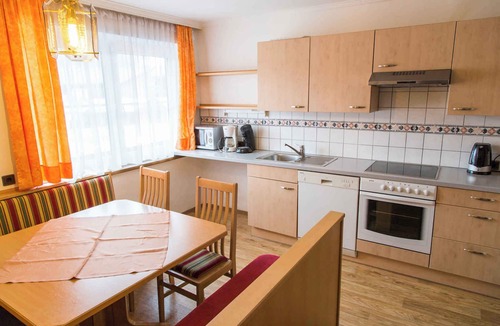 Am Feuersang Apartment | Holiday apartment with balcony