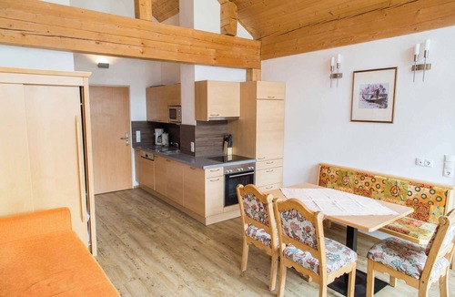 Am Feuersang Apartment | Holiday apartment with balcony