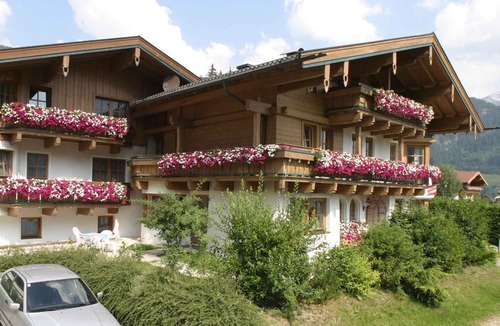 Oberkrimml Apartment | Holiday apartment with balcony in quiet surroundings