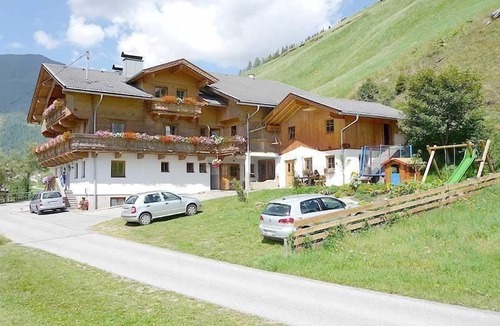 Innervillgraten House | Holiday flat "Kreuzspitze" on the farm