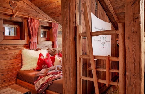 Hundsdorfl Apartment | Hut for 8-12 people (4 bedrooms, 4 bathrooms, 5 toilets) - Almdorf Flachau and Promi Alm