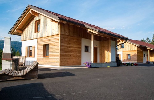 Schlanitzen House | in Gemeinde Hermagor-Pressegger See mit Terrasse, Grill und Garten by Interhome