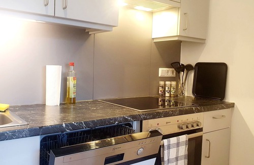 Gries Apartment | Innenstadt Ferienwohnung mit Parkplatz & Veranda. Haustierfreundlich!