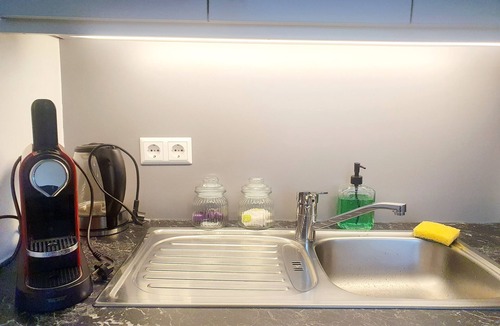 Gries Apartment | Innenstadt Ferienwohnung mit Parkplatz & Veranda. Haustierfreundlich!