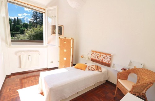 Ispra House | Ispra Villa Sleeps 5 Pool
