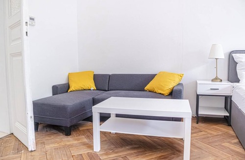 Wahring Apartment | Joyful 2BR Apt. @ AKH Hospital - Ideal f. Patients