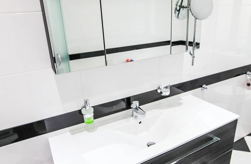 Favoriten Apartment | Junior Suite: Luxurious 100 m² Apartment with Parking