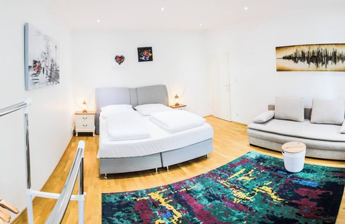 Favoriten Apartment | Junior Suite: Luxurious 100 m² Apartment with Parking