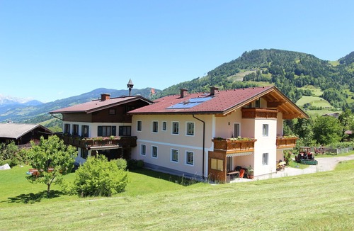 Sankt Veit im Pongau Apartment | Large Apartment in Sankt Johann im Pongau near Ski Area