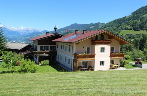 Sankt Veit im Pongau Apartment | Large Apartment in Sankt Johann im Pongau near Ski Area
