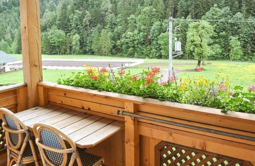 Rossleithen Apartment | Large family room with shower, bath, toilet - Ferienhotel Gut Enghagen