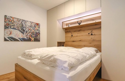 Sattendorf Apartment | Look forward to a vacation near the lake in this inviting vacation rental.
