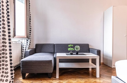Wahring Apartment | Lovely 1BR Apt. near AKH Hospital